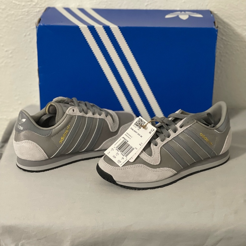 🚨SOLD🚨 Galaxy OG Women’s Gray Sneakers size 5 - Picture 4 of 7